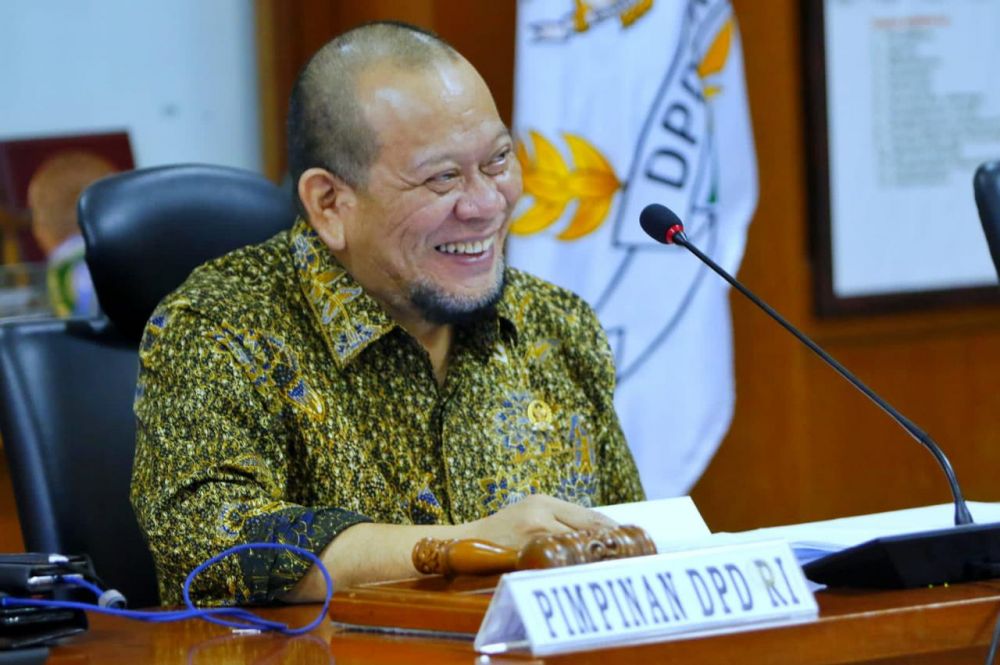 Ketua DPD RI saat memimpin rapat Pleno pemilihan pimpinan Komite lll, di gedung B lantai 2 komplek Parlemen Senayan Jakarta