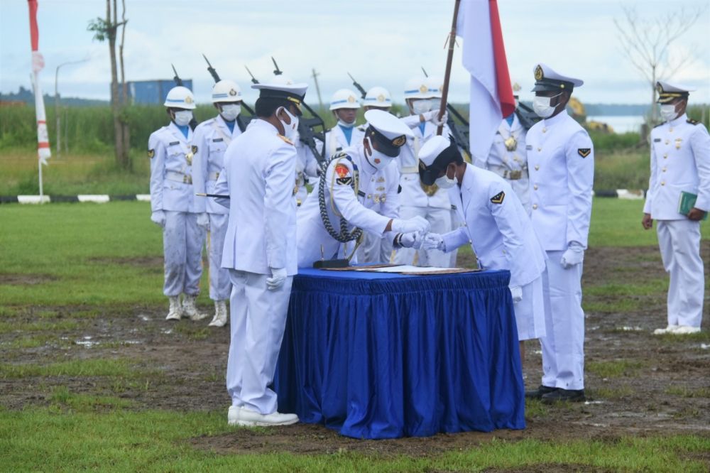 Dankodiklatal melantik Siswa Dikmaba dan Dikmata TNI AL Satdik 3 Sorong Papua