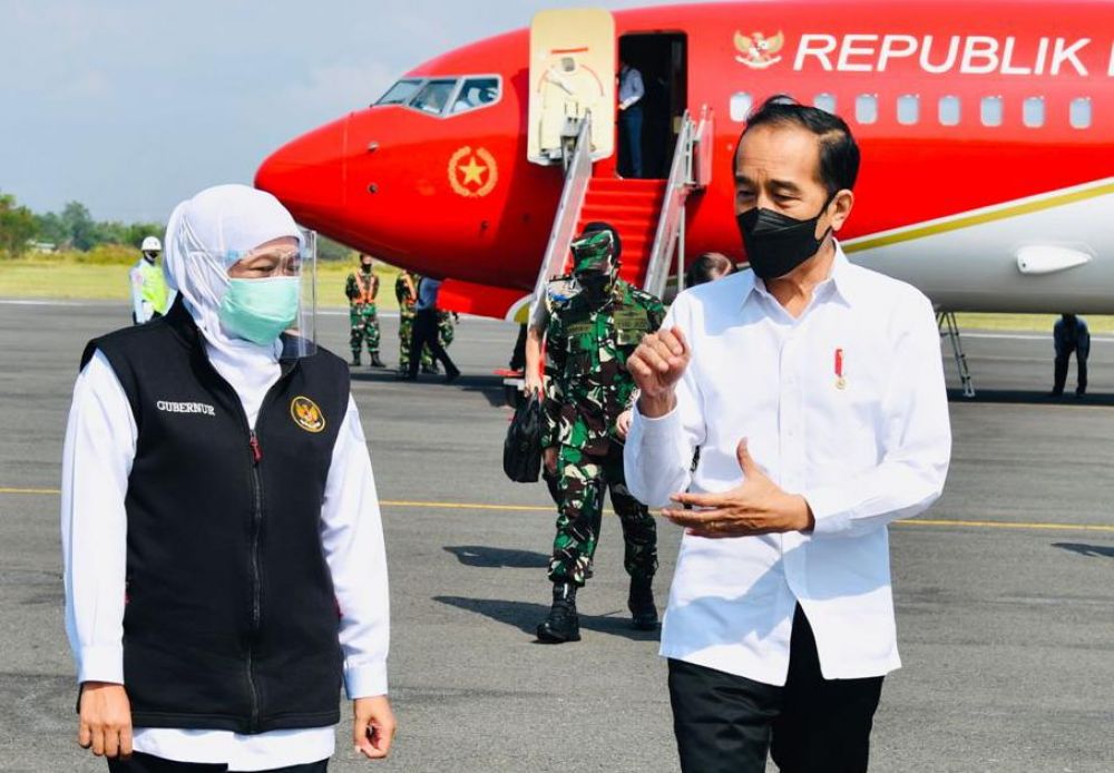 Gubernur Jatim Khofifah Indar Parawansa saat melaporkan penanganan Covid-19 di Jatim terkendali ke Presiden Jokowi