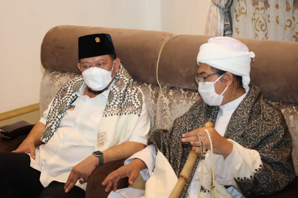 Ketua DPD RI saat bertemu dengan pimpinan Pondok Pesantren Islam Internasional Terpadu Asy - Syifaa Wal Mahmuudiyyah Abuya KH. M Muhyidin Abdul Qodir Al-Manafi