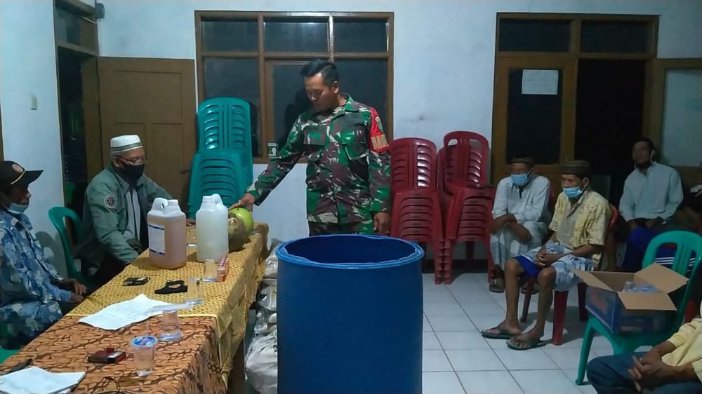 Kegiatan Sosialisasi Komsos kreatif Babinsa Koramil 1008 Buahdua bersinergi bersama kelompok tani warga Desa Karangbungur
