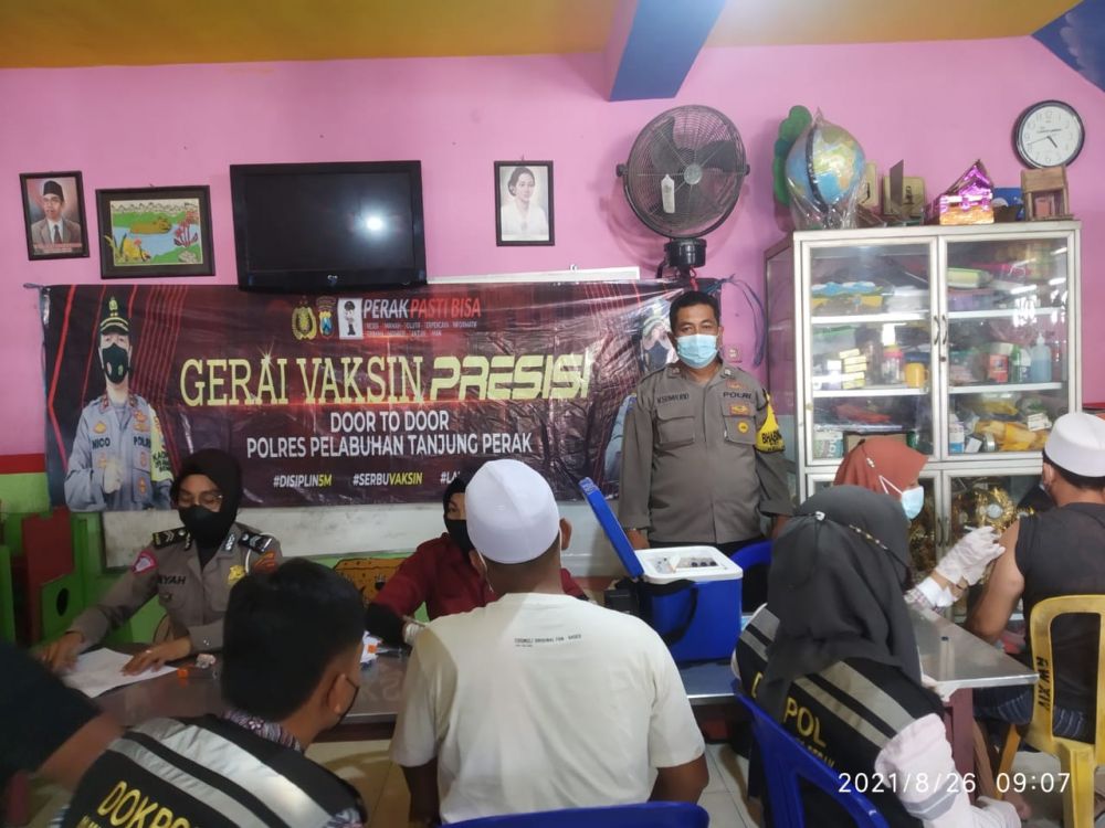 Polres Pelabuhan Tanjung Perak gelar vaksin khusus kalangan pesantren di wilayah Polsek Semampir