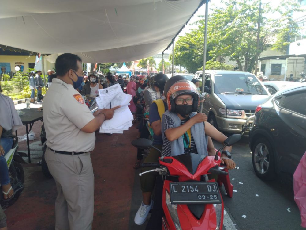 Polres Pelabuhan Tanjung Perak layani Vaksin Drive Thru khusus warga ber KTP Surabaya