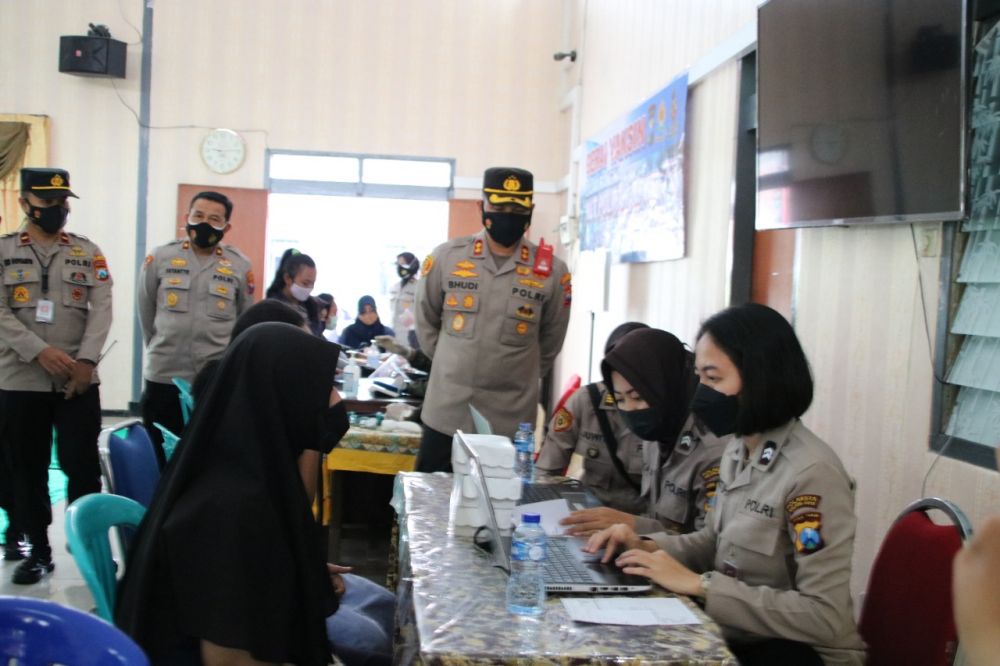HUT Polwan ke-73, Polresta Malang Kota Gelar Serbuan Vaksin