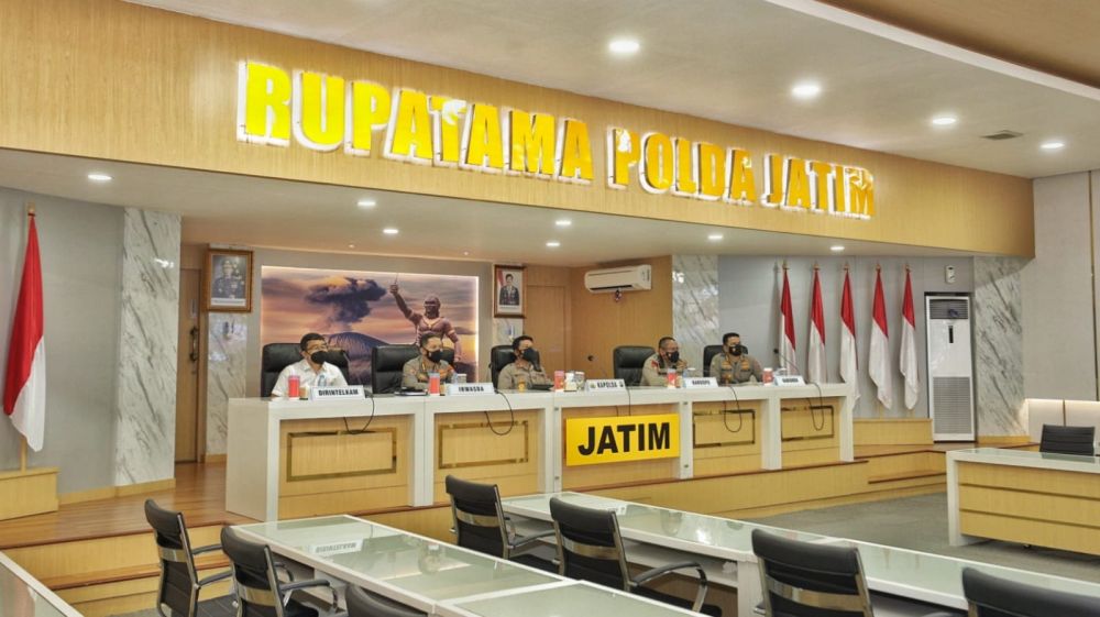 Giat Polda Jatim secara virtual dengan Kapolri saat memberikan apresiasi di Baksos Pesat Gatra ALUMNI 93