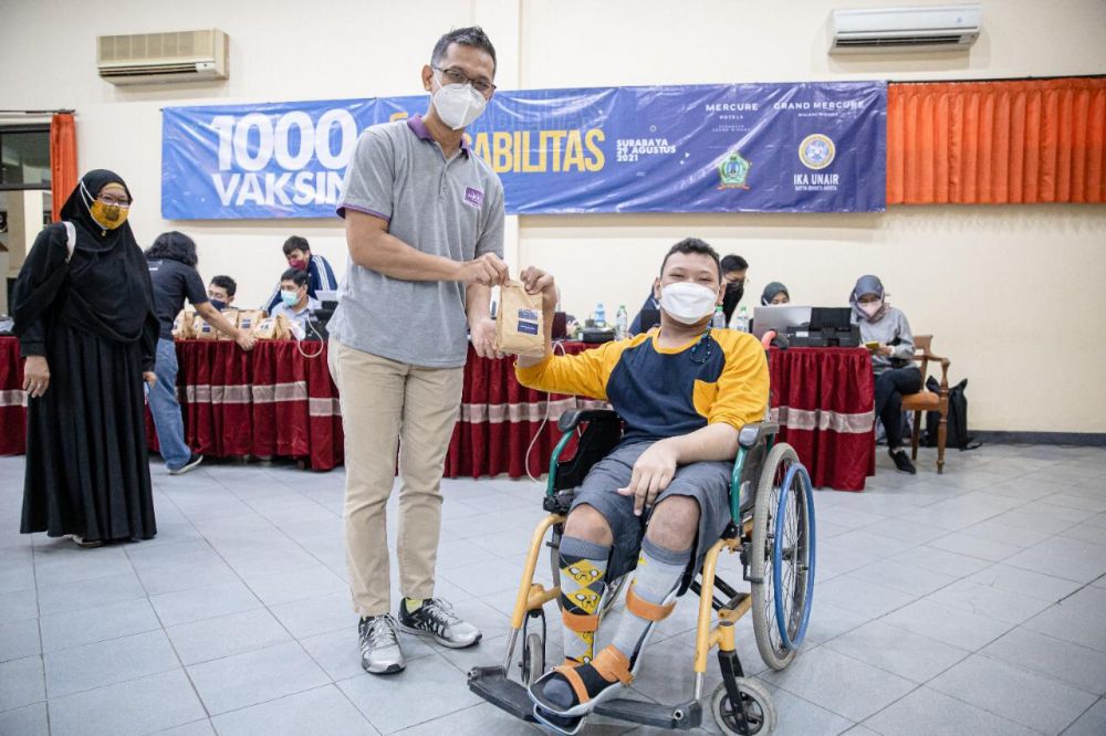 Giat Vaksin 1000 dosis untuk penyandang Disabilitas di gedung BKKKS Jatim Surabaya