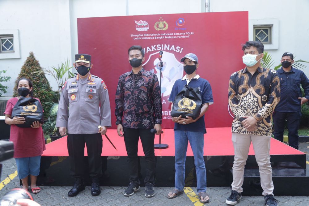 Kapolri Jenderal Polisi Listyo Sigit Prabowo bersama BEM SI di Universitas Esa Unggul