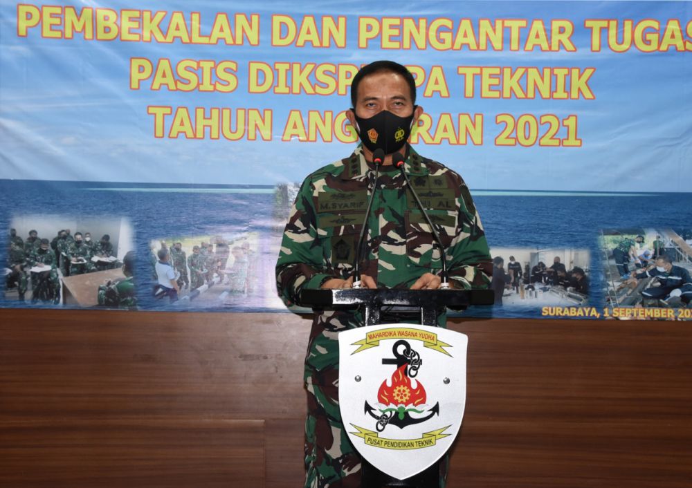 Danpusdiktek Kodikdukum Kodiklatal Kolonel Laut (T) Muh. Syarif saat memberikan sambutan
