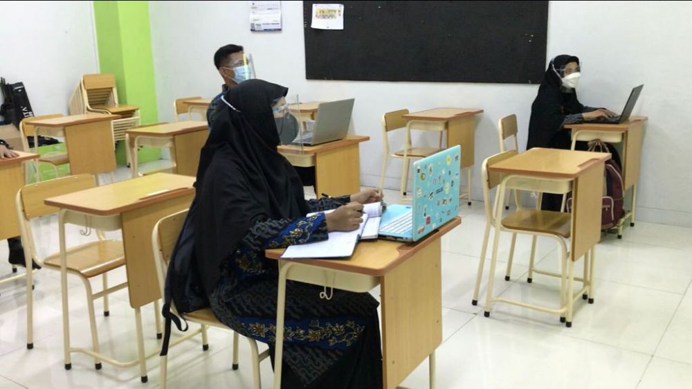 Simulasi Pembelajaran Hybrid SMP Al-Falah Surabaya