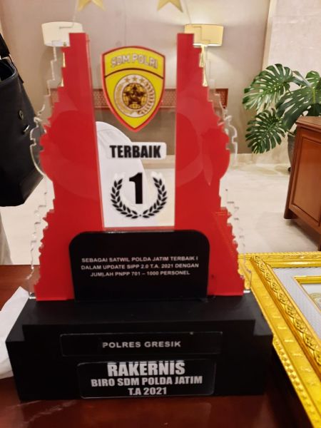 Polres Gresik terima penghargaan saat Rakernis di Prigen