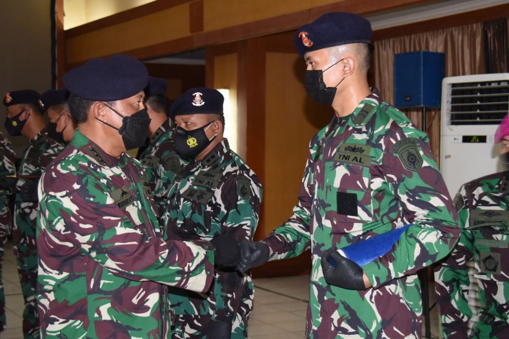 Penutupan tersebut dipimpin langsung oleh Dankodiklatal Laksamana Madya TNI Nurhidayat