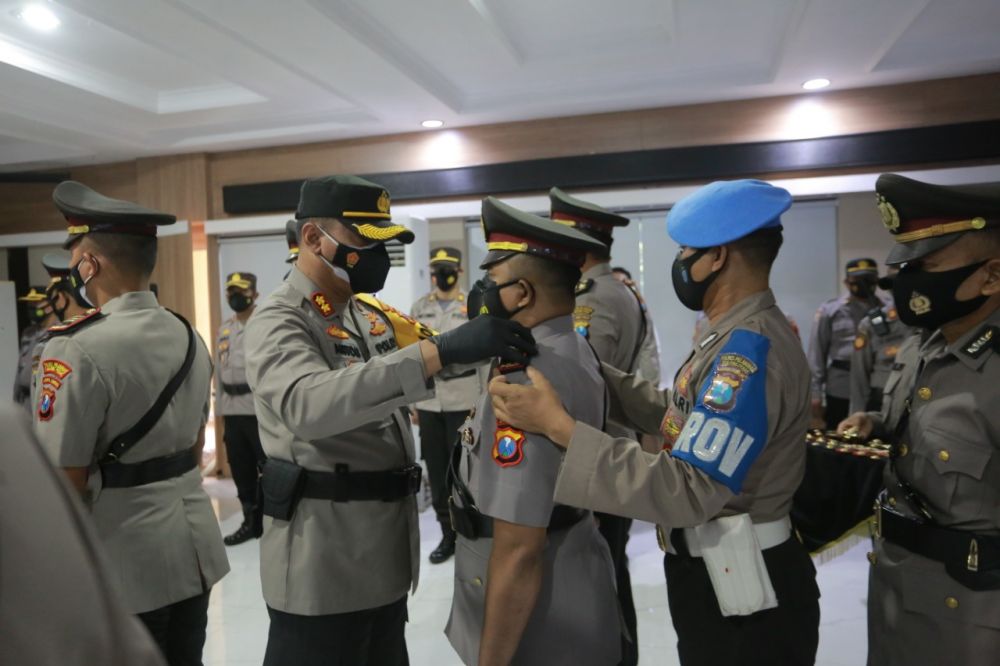 Kapolres Pelabuhan Tanjung Perak AKBP Anton Elfrino Trisanto saat Sertijab Kasat dan Kapolsek di Mako Polres Pelabuhan Tanjung Perak