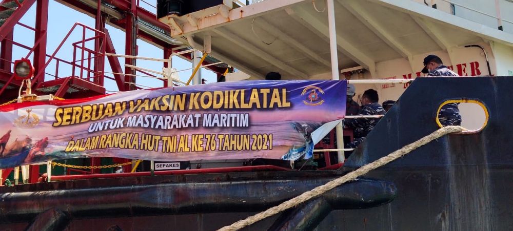 Vaksinasi Kodiklatal untuk masyarakat Maritim sambut HUT TNI AL ke-76