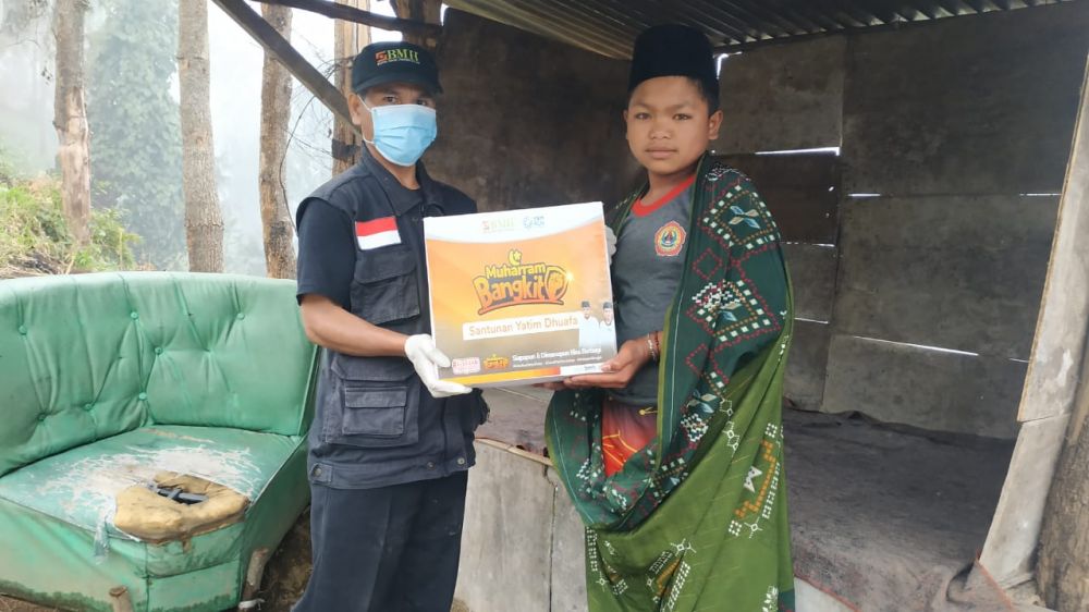 Laznas BMH Berbagi di Muharram Bangkit Hingga Pedalaman Lereng Tengger