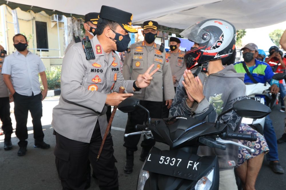 Kapolda Jatim Irjen Pol Dr Nico Afinta saat cek vaksin di Polres Pelabuhan Tanjung Perak Surabaya