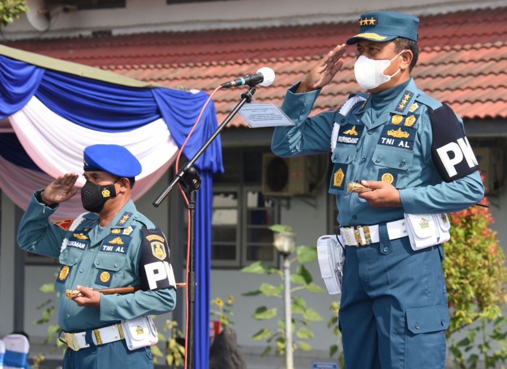 Dankodiklatal TNI AL Mendapat Baret Kehormatan PM dari Danpuspomal