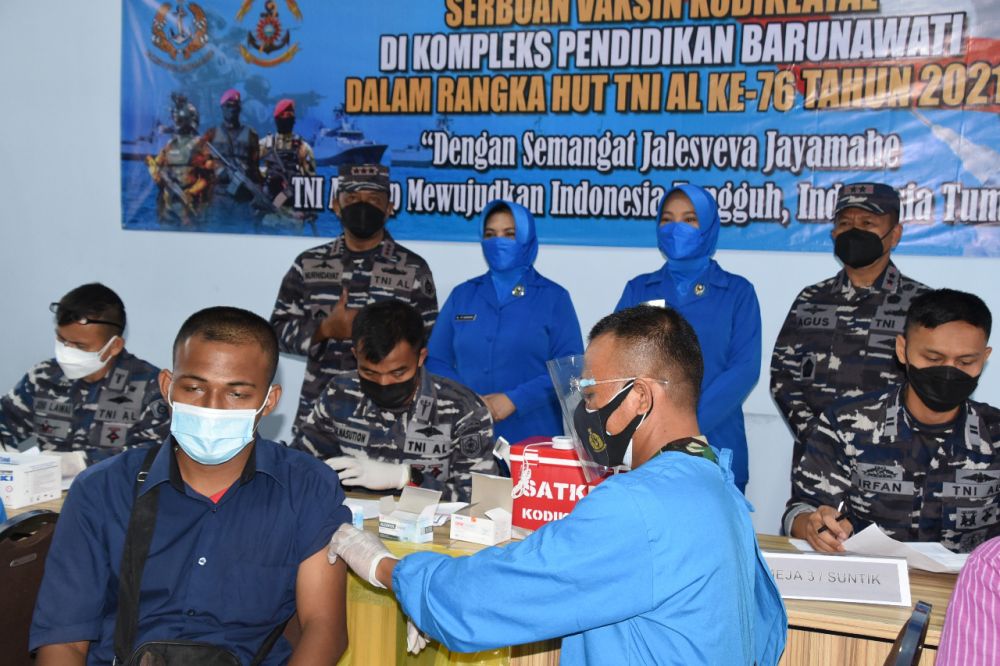HUT TNI AL Kodiklat gelar serbuan vaksin pendidikan di Barunawati