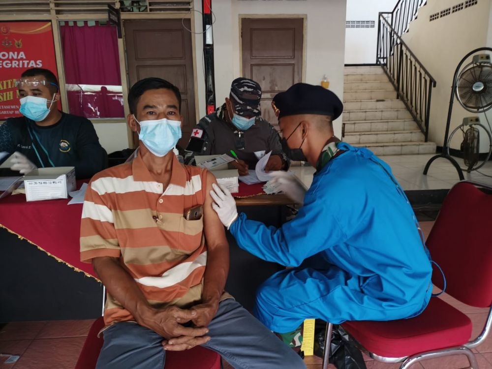 Nakes Kodiklatal setia melayani serbuan vaksin di Kogartap