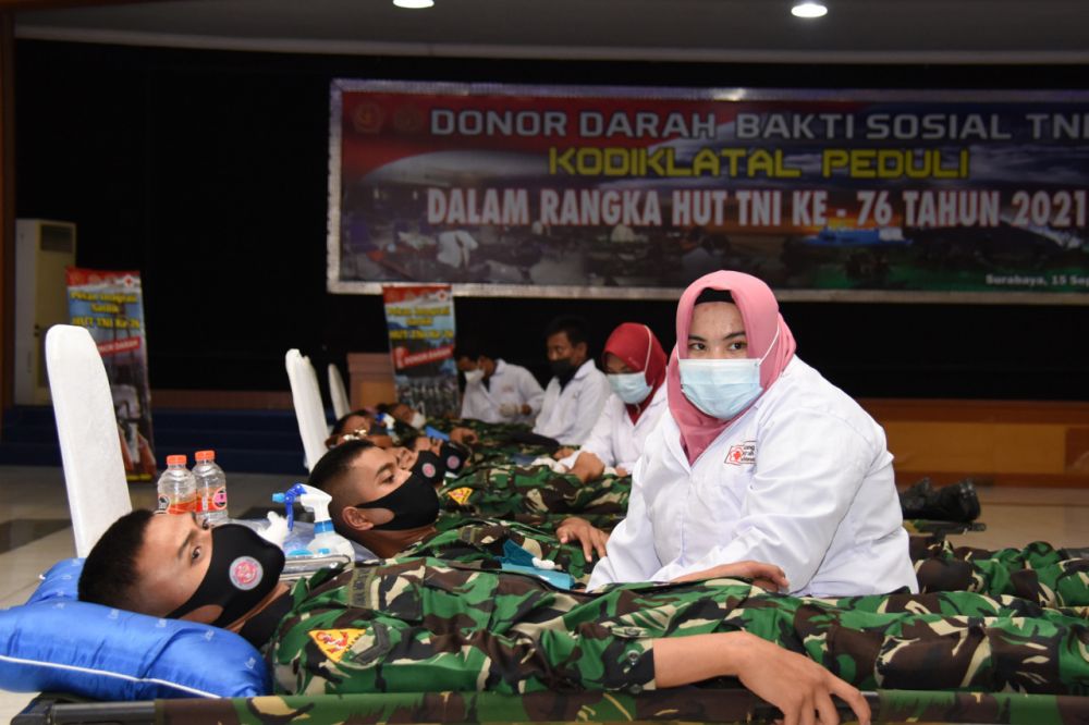 Siswa Satdik 1,2 dan 3 gelar Donor Darah memperingati HUT TNI AL ke-76