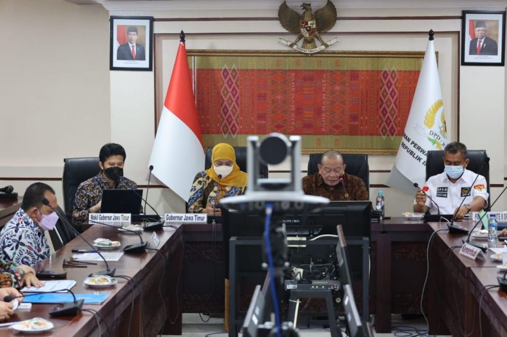 Ketua DPD RI AA LaNyalla Mahmud Mattalitti saat rapat
