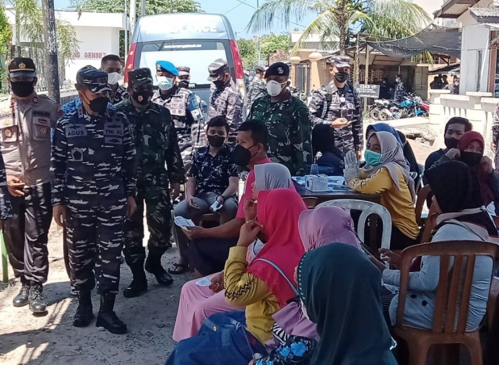 TNI AL Gelar Serbuan Vaksin Dosis ke-2 di Karimunjawa Jepara