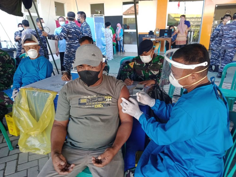 Kodiklatal Gelar Serbuan Vaksin di Karimunjawa Jepara dengan Humanis