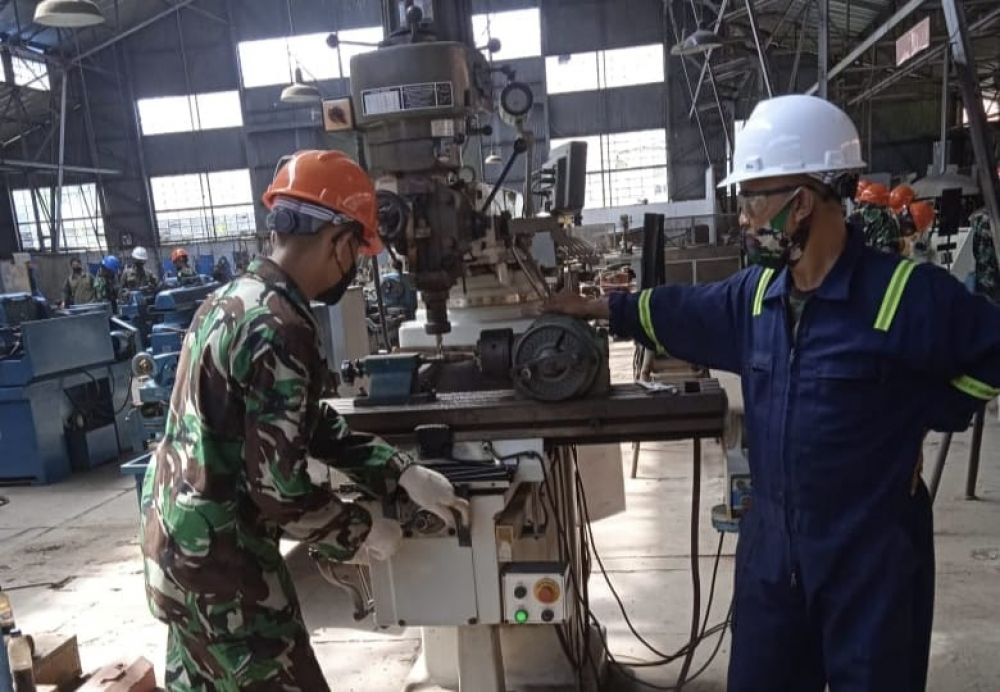 Siswa TNI AL Satdik 3 Sorong saat lakukan pembelajaran di Pusdiktek