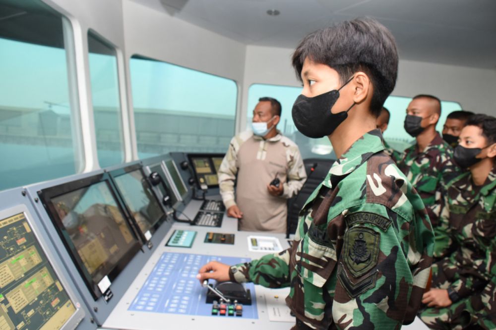 Siswa TNI AL Satdik 1 pengenalan dan Lattek simulator Puslatlekdalsen