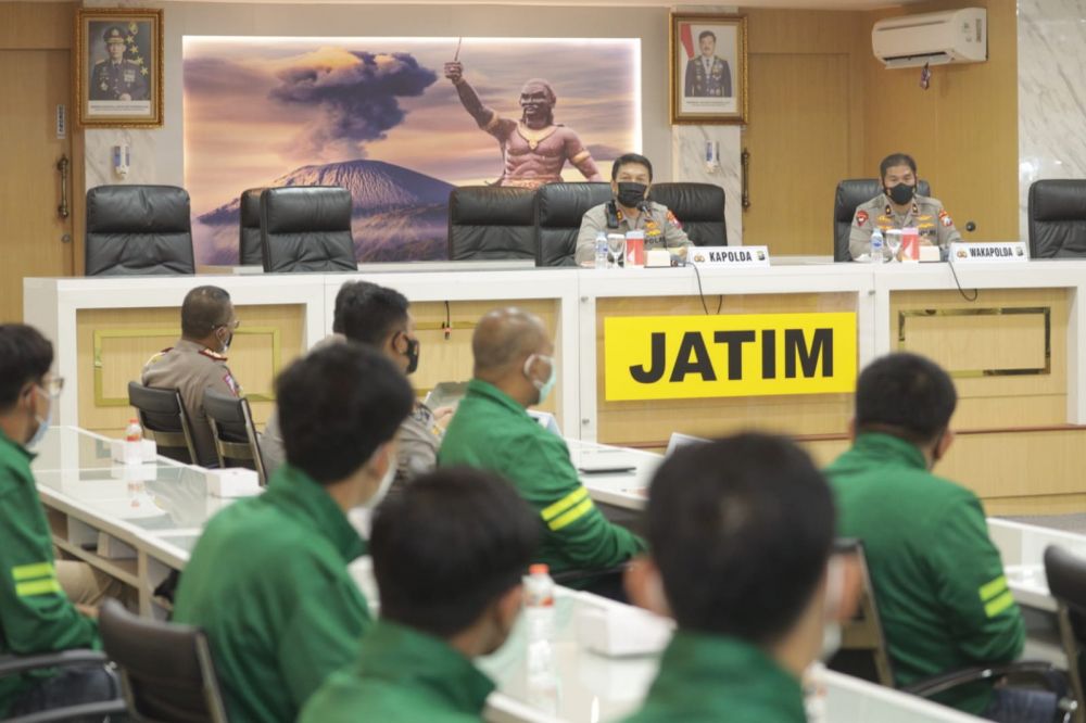 Kapolda Jatim Irjen Pol Dr Nico Afinta saat memberikan sambutan dan melepas kontingen PON Papua XX tahun 2021