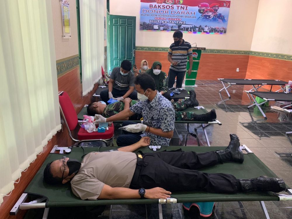 Polres Bangkalan sambut HUT TNI ke-76 dengan menggelar kegiatan donor darah