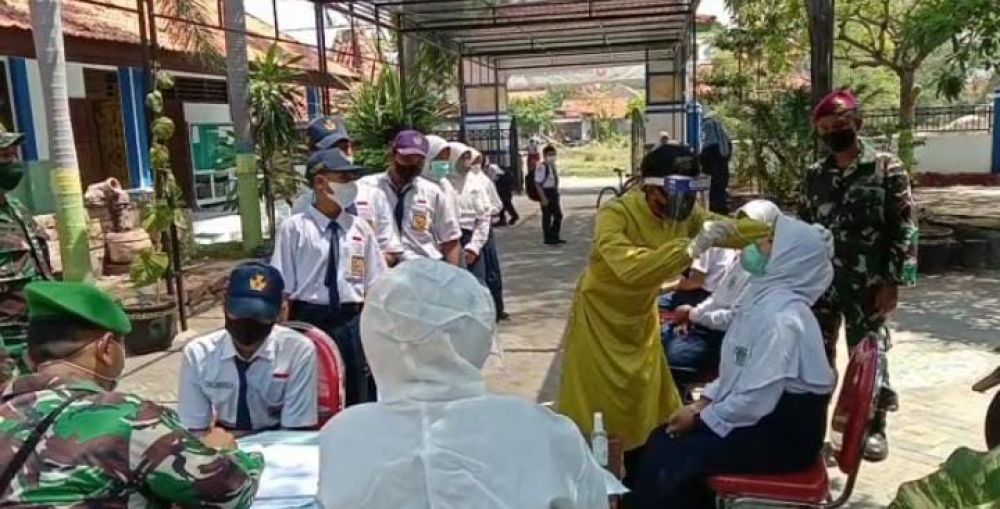 Peran Babinsa Sampang Edukasi Siswa Sekolah Terapkan 3M dan 3T
