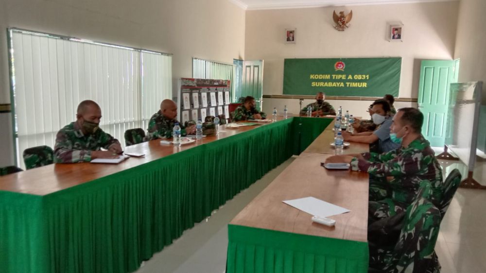 Para peserta lomba lukis yang mengikuti technical meeting