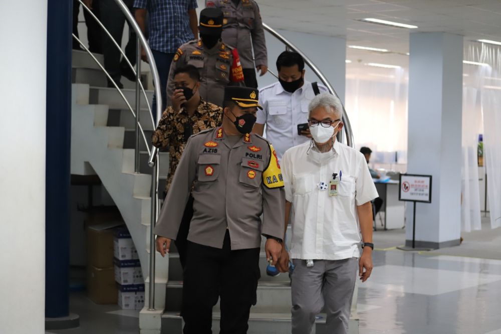 Kapolres Gresik AKBP Mochamad Nur Azis bersama Presdir PT Smelting Hideya Sato dan Direktur Irjuniawan P Radjamin