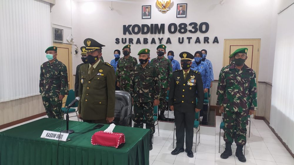 Kodim 0830 Surabaya Utara saat melaksanakan upacara Hari Kesaktian Pancasila secara virtual