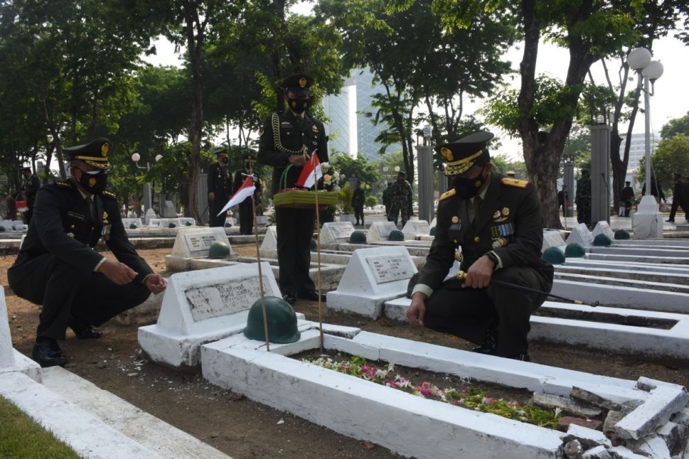 Korem 084/BJ lakukan upacara Ziarah Nasional dan Tabur Bunga