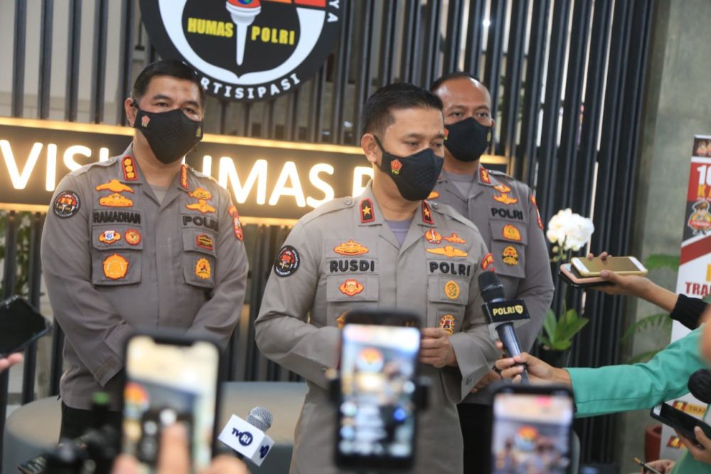 Karopenmas Divisi Humas Polri Brigjen Rusdi Hartono saat memberikan keterangan