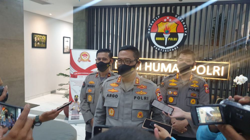 Kadiv Humas Polri Irjen Pol Argo Yuwono saat memberikan keterangan terkait 56 TWK pegawai KPK
