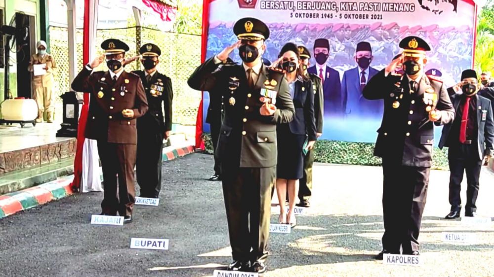 Dandim 0817 Gresik ikuti upacara HUT TNI ke-76 secara virtual