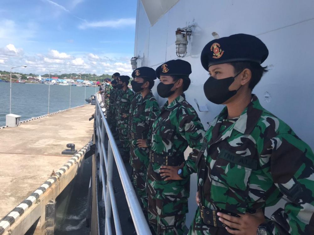Siswa TNI AL dari Satdik 3 Kodiklatal Lattek pelayaran ke Ternate dan Tidore