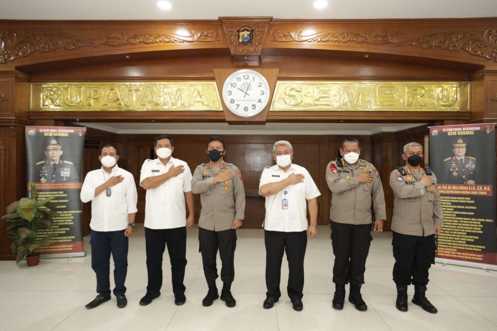 Kapolda Jatim Irjen Pol Dr Nico Afinta saat menerima kunjungan Kepala BNNP Jatim