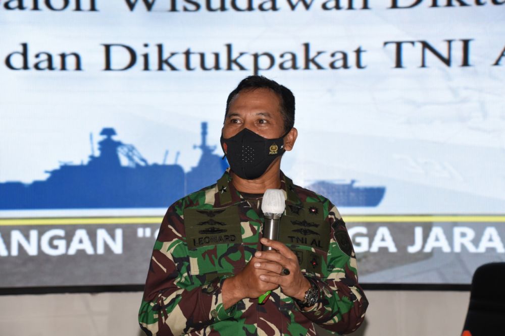 Kadiskumal Laksma TNI Leonard Marpaung saat memberikan pembekalan