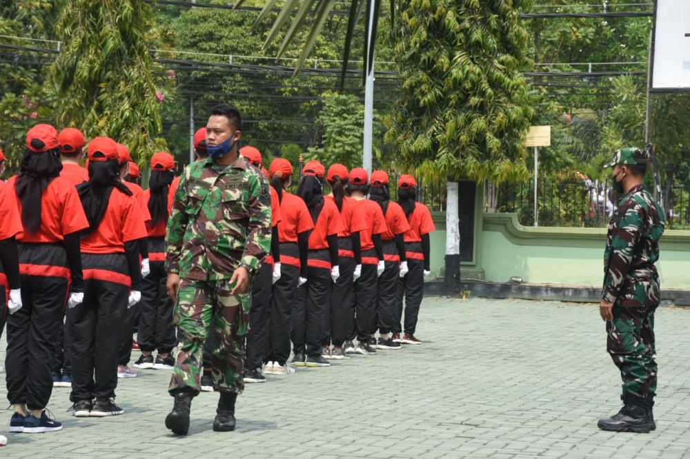Kedisiplinan Calon Pramugari dan Staf Airline di Gembleng dengan PBB