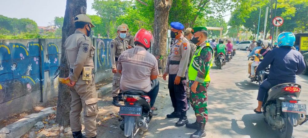 Pengendara motor yang kedapatan tidak memakai masker akan ditindak tegas