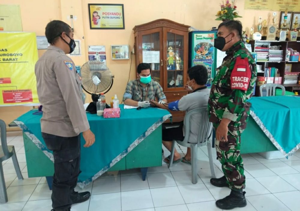 Babinsa Koramil Krembangan terus pantau pelaksanaan vaksinasi di wilayah binaannya