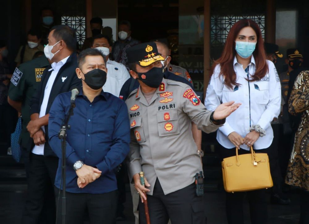 Kunker Reses Komisi lll DPR RI di Mapolda Jatim, Lepas 77 Mobil Vaksin