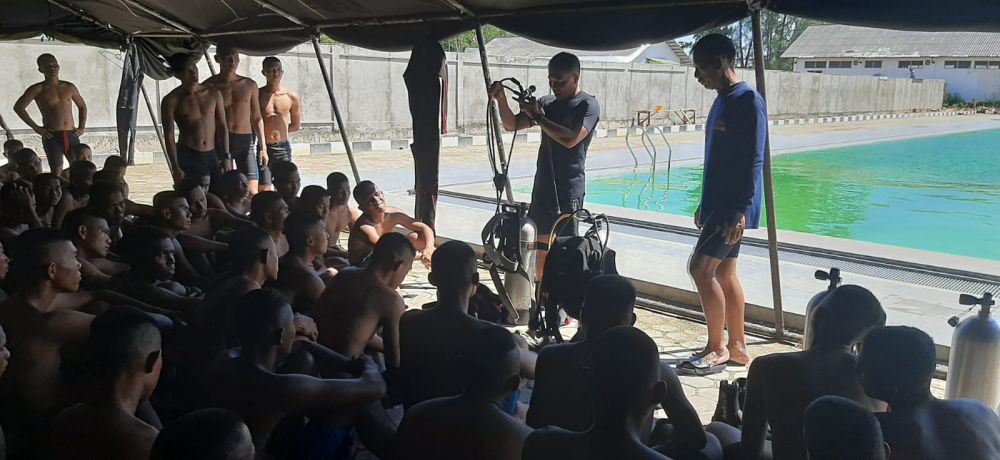Siswa Dikmaba dan Dikmata lakukan Lattek selam