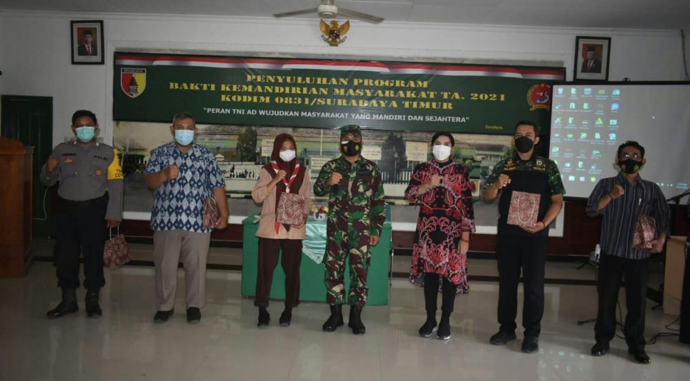 Kasdim Letkol Drs. Chusnul Chuluk bersama anggota UMKM