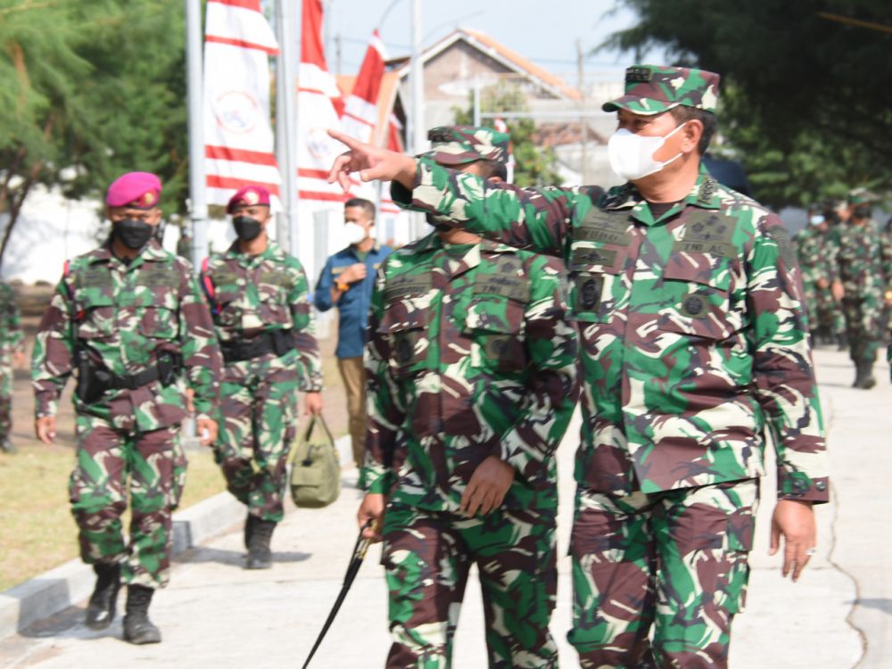 KASAL Laksamana TNI Yudo Margono saat cek Lattek menembak Artileri dan Demolisi