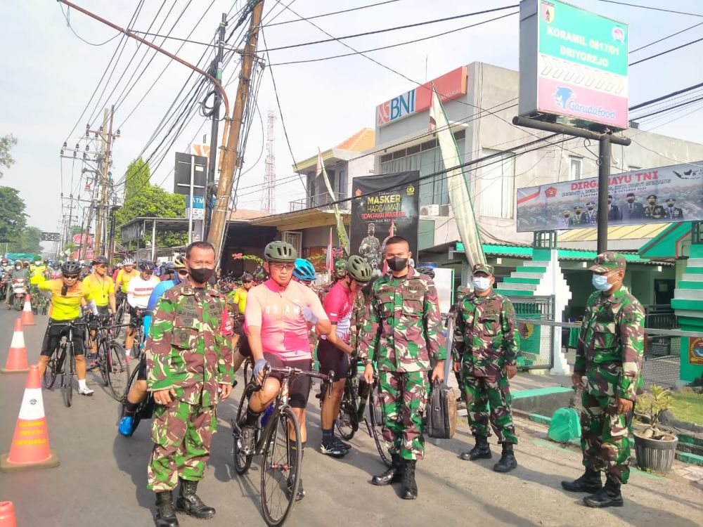 Rombongan Gowes Irjenad di sambut hangat Kasdim 0817 Gresik