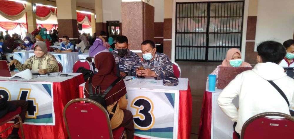 Kodiklatal lakukan kegiatan vaksin massal pelajar Surabaya